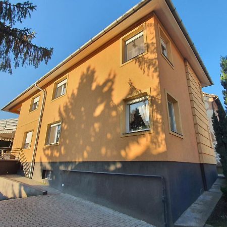 Adel Apartman Miskolc Exteriör bild