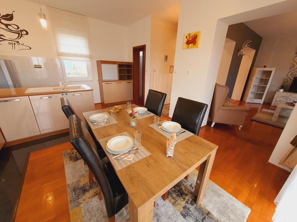 Adel Apartman Miskolc Exteriör bild