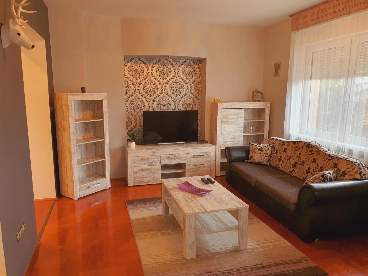 Adel Apartman Miskolc Exteriör bild