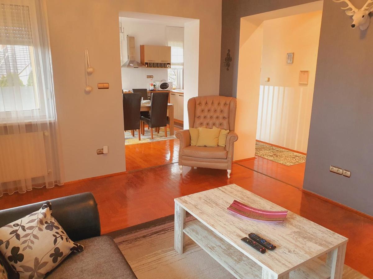 Adel Apartman Miskolc Exteriör bild