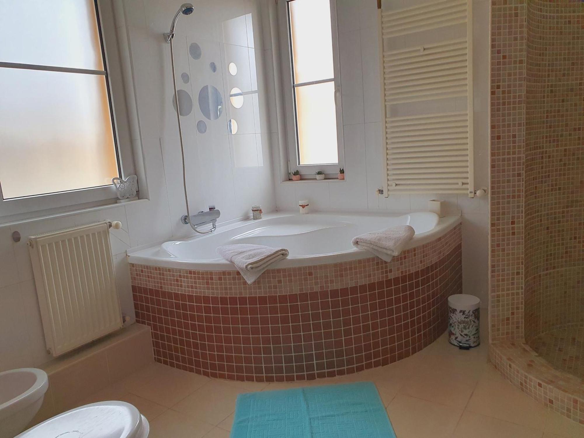 Adel Apartman Miskolc Exteriör bild